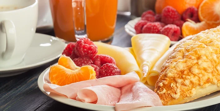 بوفيه فطور عالمي في فندق برايم جدة الحمر